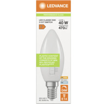 LEDVANCE Logo. LED Classic B40 E14 Kerze, 4,9 Watt ersetzt 40 Watt, 470 Lumen, Schalter für drei Lichtfarben, 50 Prozent Recyclingkunststoff.