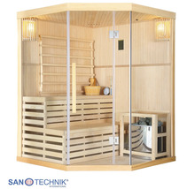 Sanotechnik Ecksauna aus hellem Holz mit Glasfront, Holzbänken, Saunaofen und Zubehör.
