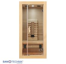Infrarotkabine aus hellem Holz mit Glastür, Sitzbank und Infrarotstrahlern, Sanotechnik International Logo.