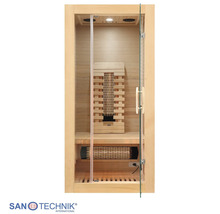 Infrarotkabine aus Holz für eine Person mit Glastür, integrierter Sitzbank, Rückenstrahler und Deckenbeleuchtung. Sanotechnik Logo.