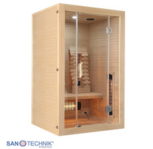 Infrarotkabine aus Holz mit Glasfront, Innenraum mit Sitzbank, Rückenlehne und Infrarotstrahlern. Sanotechnik International Logo.