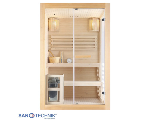 Innenansicht einer Holzsauna mit Glastür, inklusive Saunaofen, Holzbänken, Wandleuchten und Saunazubehör wie Kübel und Thermometer.