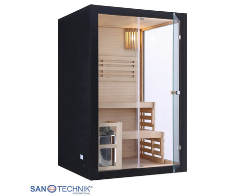 Finnische Sauna-Kabine mit schwarzem Außenrahmen, Ganzglastür, Bänken aus Holz und Saunaofen.