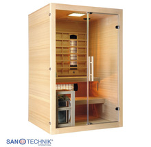 Infrarotkabine aus hellem Holz mit Ganzglastür, Sitzbank und Innenbeleuchtung. Sanotechnik International Logo.