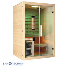 Sanotechnik Infrarotkabine aus Holz mit Glastür, Sitzbänken und integrierter Beleuchtung für den Innenbereich.