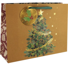 Weihnachts-Geschenktüte aus Papier mit Tannenbaum-Motiv, Sternen und Geschenkanhänger.