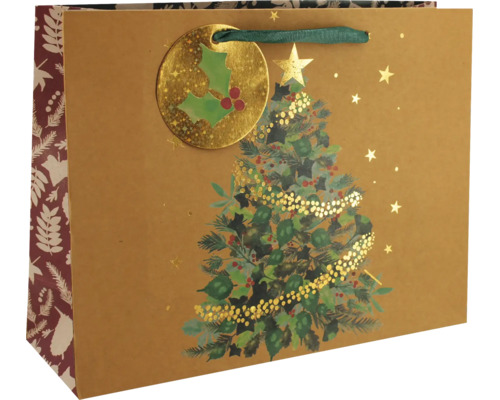 Weihnachts-Geschenktüte aus Papier mit Tannenbaum-Motiv, Sternen und Geschenkanhänger.