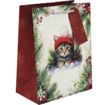 Geschenktasche mit winterlichem Katzen-Motiv, Tannenzweigen, Beeren und Geschenkanhänger.