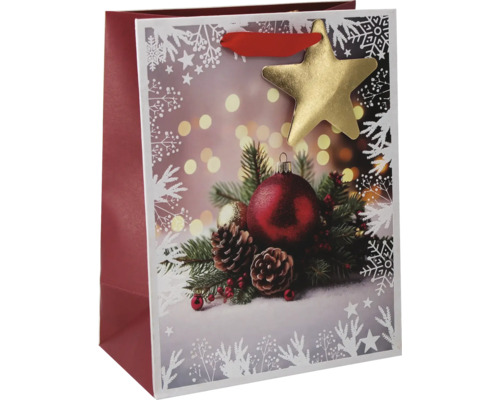 Weihnachts-Geschenktüte mit winterlichem Motiv aus Christbaumkugel, Tannenzweigen, Zapfen und einem goldenen Sternenanhänger.