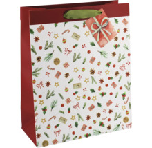 Weihnachtliche Geschenktüte mit winterlichen Motiven wie Tannenzweigen, Sternen und Geschenken, grünem Trageband und Geschenkanhänger.