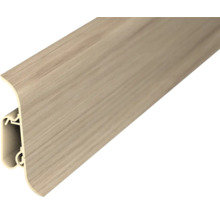 Sockelleiste mit Holzdekor und integriertem Kabelkanal.