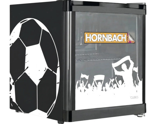 Mini-Kühlschrank mit Fußball-Motiv, Glasfront mit Fan-Grafik und Hornbach Logo.