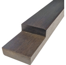 Dunkles Holzprofil mit Falz für Bau- oder Tischlerarbeiten.