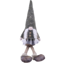 Weihnachtsgnom-Figur mit Zöpfen, spitzem Hut mit Schneeflocken-Stickerei, kariertem Rock und Stiefeln mit Kunstfellbesatz.
