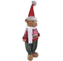 Weihnachts-Dekofigur Bär mit Strickmütze, Pullover mit Schneeflockenmuster, Schal und Hose.