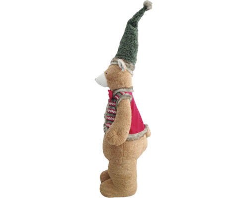 Brauner Plüschbär in stehender Position mit einer langen grünen Zipfelmütze und einer roten Weste mit nordischem Muster und Kunstfellbesatz.