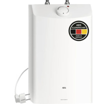 Weißer AEG Kleinspeicher, kleiner Warmwasserspeicher mit Temperaturregler und Netzstecker, AEG Logo, hergestellt in Deutschland.