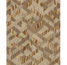 Tapete mit geometrischem Muster aus texturierten Streifen in Rauten- und Fischgrätenoptik, Materialoptik Holz und Geflecht.