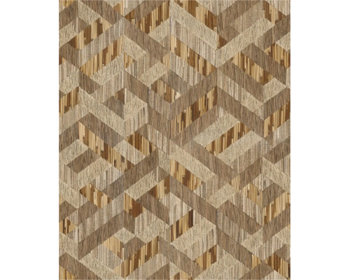 Tapete mit geometrischem Muster aus texturierten Streifen in Rauten- und Fischgrätenoptik, Materialoptik Holz und Geflecht.