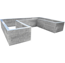 U-förmiges Hochbeet aus grauen Mauersteinen mit Metallabdeckung.