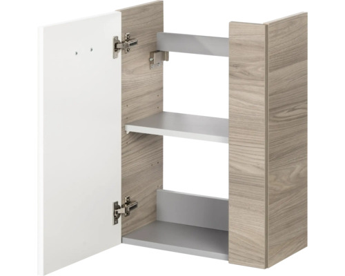 Hängeschrank mit Korpus in Eichenoptik, weißer Tür und einem Einlegeboden.