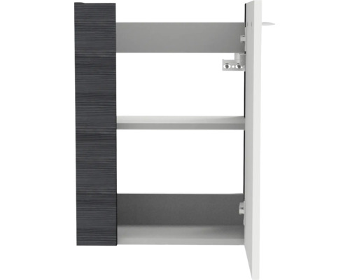 Geöffneter Badezimmerschrank mit Front in dunkler Holzoptik, Einlegeboden und Metallscharnieren.