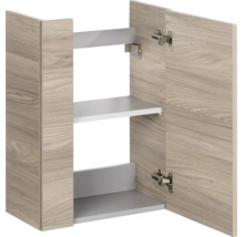 Badezimmer-Hängeschrank in Holzoptik mit zwei Türen, eine Tür geöffnet, Innenraum mit zwei Einlegeböden und Metallscharnieren.