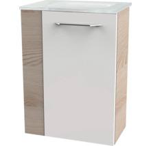 Waschbeckenunterschrank mit weißer Front, Seitenteilen in Holzoptik und silberfarbenem Griff inklusive weißem Waschtisch.