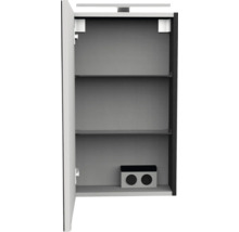 Geöffneter Spiegelschrank mit zwei Glaseinlegeböden, Doppelsteckdose und LED-Beleuchtung.