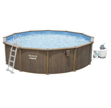 Bestway Hydrium Stahlwandpool in Holzoptik mit Leiter und Sandfilteranlage.