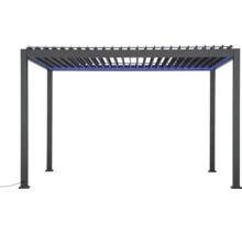 Pergola mit verstellbaren Lamellen und integrierter LED-Beleuchtung.