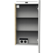 Geöffneter Badezimmer-Spiegelschrank mit zwei Glaseinlegeböden, einer Doppelsteckdose im Inneren und Korpus in Holzoptik.