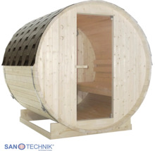 Fasssauna aus hellem Holz mit einer Ganzglastür, einem dunklen Schindeldach und einem stabilen Holzunterbau. SanoTechnik Logo.