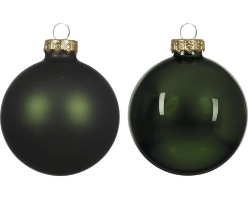 Zwei grüne Christbaumkugeln aus Glas, eine matt und eine glänzend, mit goldfarbenen Aufhängern.