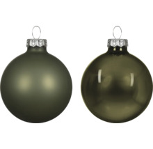 Zwei dunkelgrüne Christbaumkugeln, eine matt und eine glänzend, mit silberner Kappe.