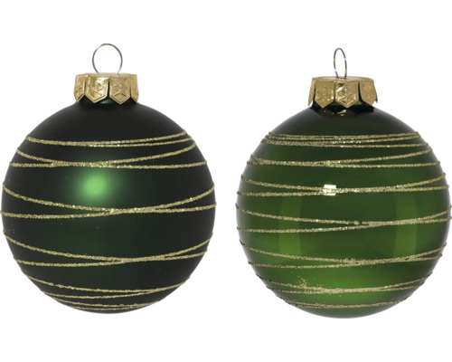 Zwei grüne Weihnachtskugeln aus Glas mit goldenen Glitzerstreifen, eine matt und eine glänzend.