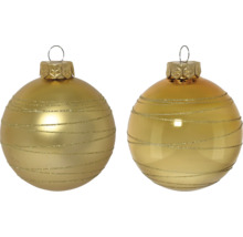 Zwei goldfarbene Weihnachtskugeln aus Glas mit horizontalen Glitzerstreifen, eine matt und eine glänzend.