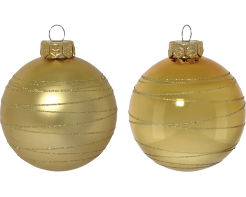 Zwei goldfarbene Weihnachtskugeln aus Glas mit horizontalen Glitzerstreifen, eine matt und eine glänzend.