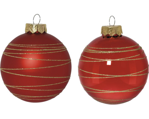 Zwei rote Weihnachtskugeln, eine matt und eine glänzend, mit horizontalen goldfarbenen Glitzerstreifen.