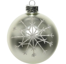 Silberfarbene Weihnachtskugel aus Glas mit glitzerndem Schneeflocken-Motiv und Metallöse zum Aufhängen.