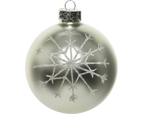 Silberfarbene Weihnachtskugel aus Glas mit glitzerndem Schneeflocken-Motiv und Metallöse zum Aufhängen.