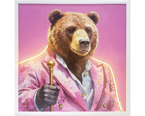 Wandbild im weißen Rahmen mit Bär im rosa Anzug, goldenem Stock und LED-Beleuchtung.