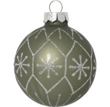Mattgrüne Weihnachtskugel mit silbernem Glitzermuster aus Schneeflocken und Rauten.