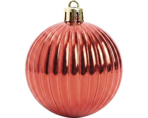 Glänzende rote Weihnachtskugel mit vertikalem Rippenmuster und goldener Aufhängung.