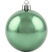 Glänzende grüne Weihnachtskugel mit silberner Aufhängung.