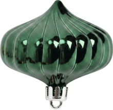 Grüner Weihnachtsbaumschmuck in Zwiebelform aus Glas, geriffelt, glänzend, mit silbernem Aufhänger.