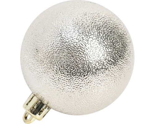 Silberne Weihnachtskugel aus Kunststoff in Hammerschlag-Optik mit Aufhängeöse.