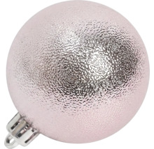Strukturierte Christbaumkugel mit glänzendem Metallic-Finish und silberner Aufhängung.