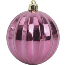 Glänzende pinkfarbene Weihnachtskugel mit vertikalen Rillen und goldfarbener Kappe.