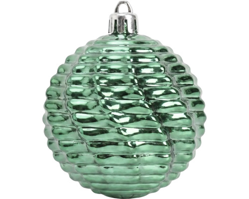 Grüne Christbaumkugel aus Glas mit gerippter Oberflächenstruktur und silbernem Aufhänger.